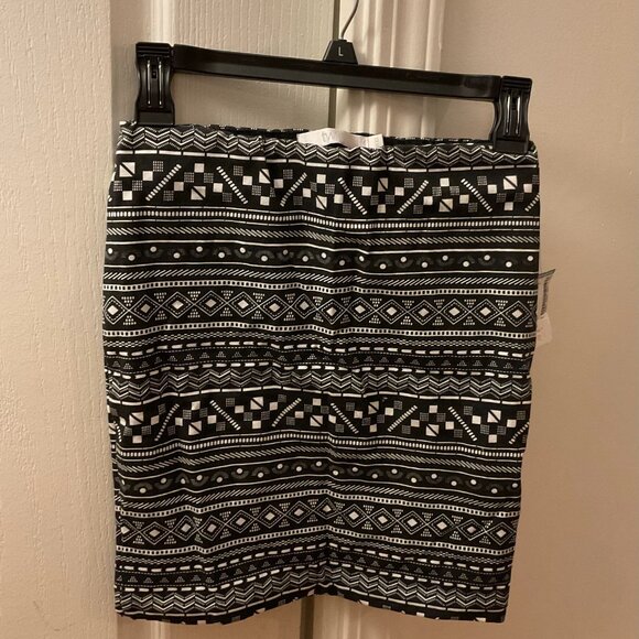 Simons TWIK black stretchy patterned skirt XS - Picture 1 of 3